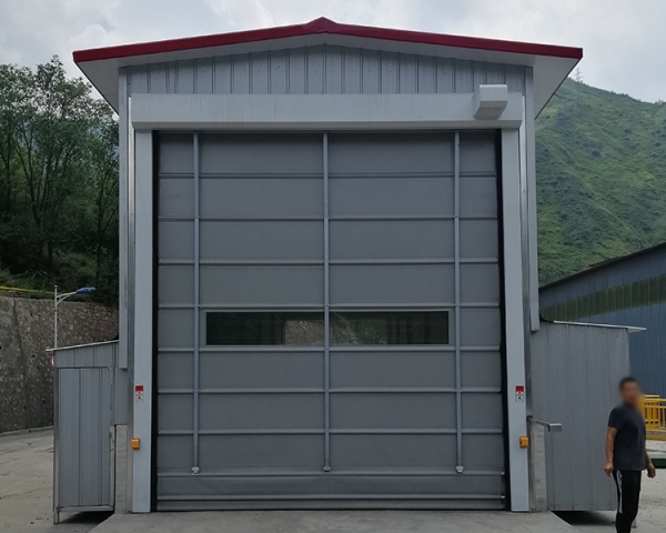 太钢球团厂快速门施工现场