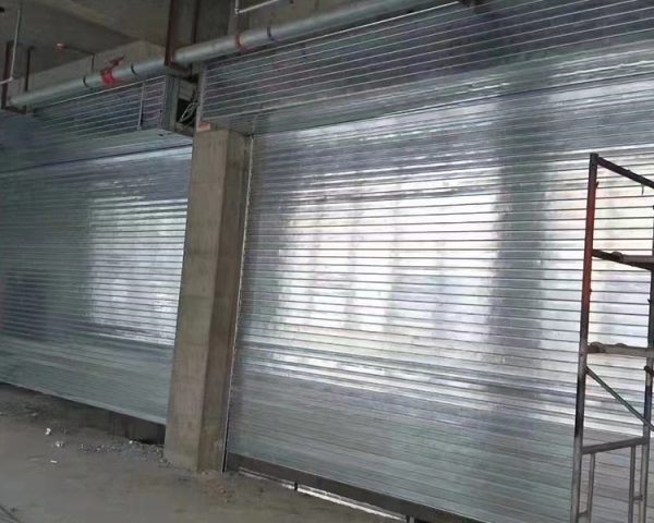 学府智能停车楼防火门，防火卷帘，快速门，挡烟垂壁施工现场